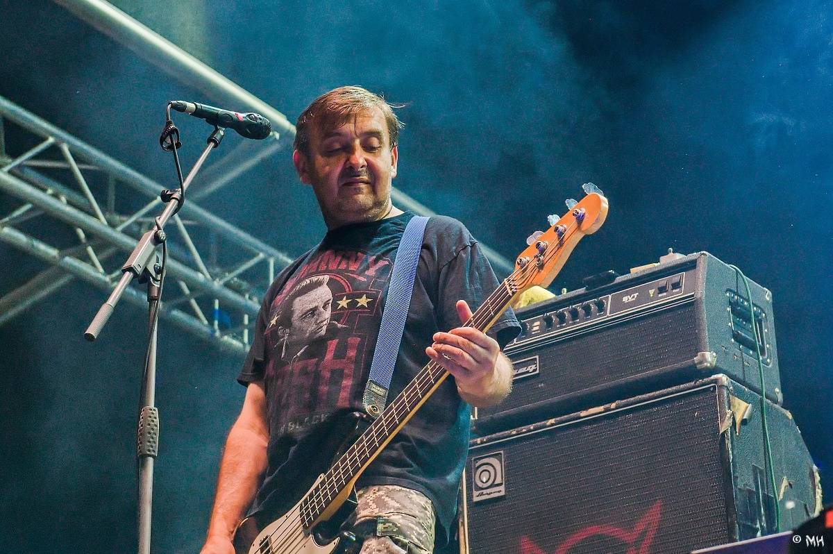 Silná sobota na Pekelném ostrově. Své show rozjeli Pretty Maids, Rybičky 48, Alkehol, Divokej Bill i Krucipüsk