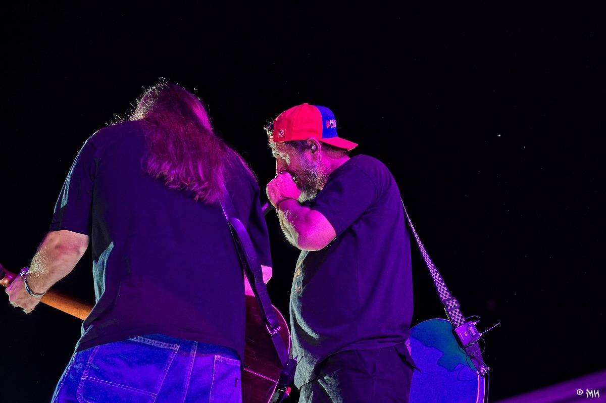 Silná sobota na Pekelném ostrově. Své show rozjeli Pretty Maids, Rybičky 48, Alkehol, Divokej Bill i Krucipüsk