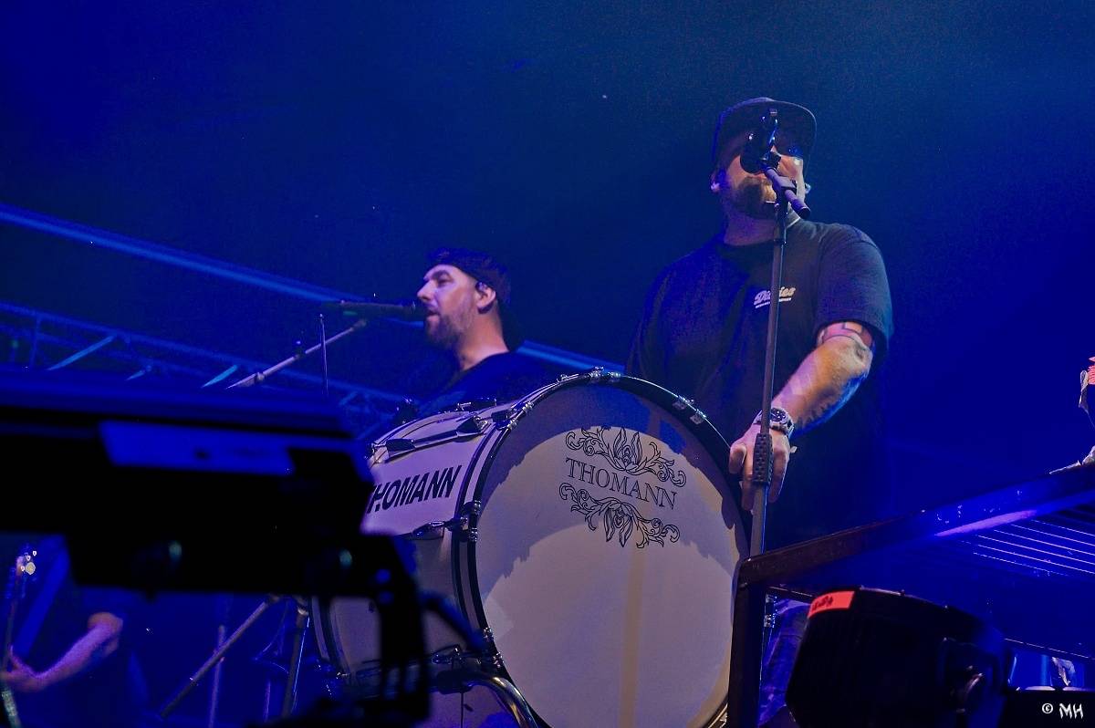 Silná sobota na Pekelném ostrově. Své show rozjeli Pretty Maids, Rybičky 48, Alkehol, Divokej Bill i Krucipüsk