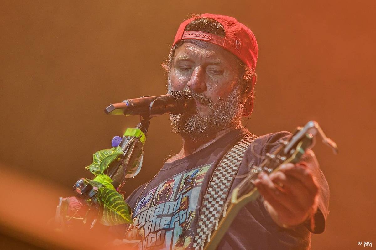 Silná sobota na Pekelném ostrově. Své show rozjeli Pretty Maids, Rybičky 48, Alkehol, Divokej Bill i Krucipüsk