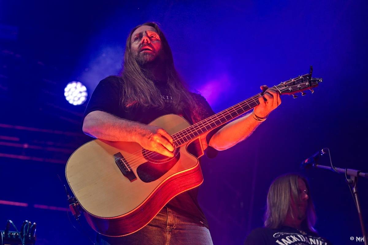 Silná sobota na Pekelném ostrově. Své show rozjeli Pretty Maids, Rybičky 48, Alkehol, Divokej Bill i Krucipüsk