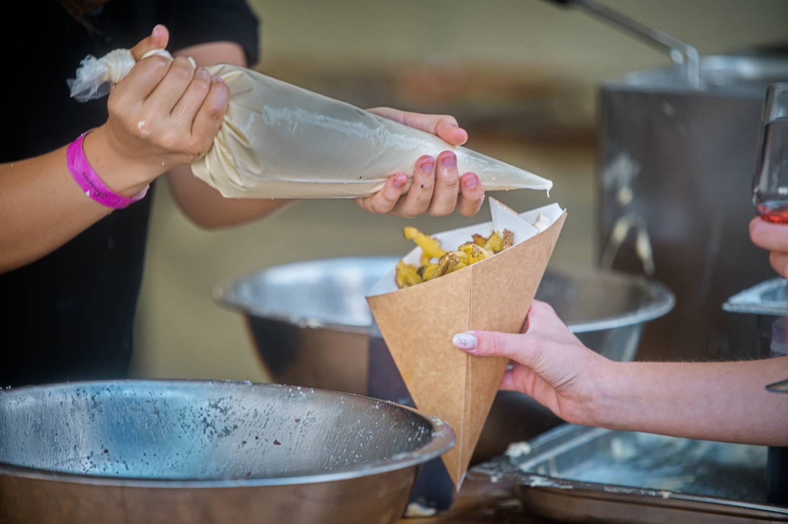 Hudba na vinicích přivezla do Znojma kapelu Jelen a zpěvačku Adélu Orlovou