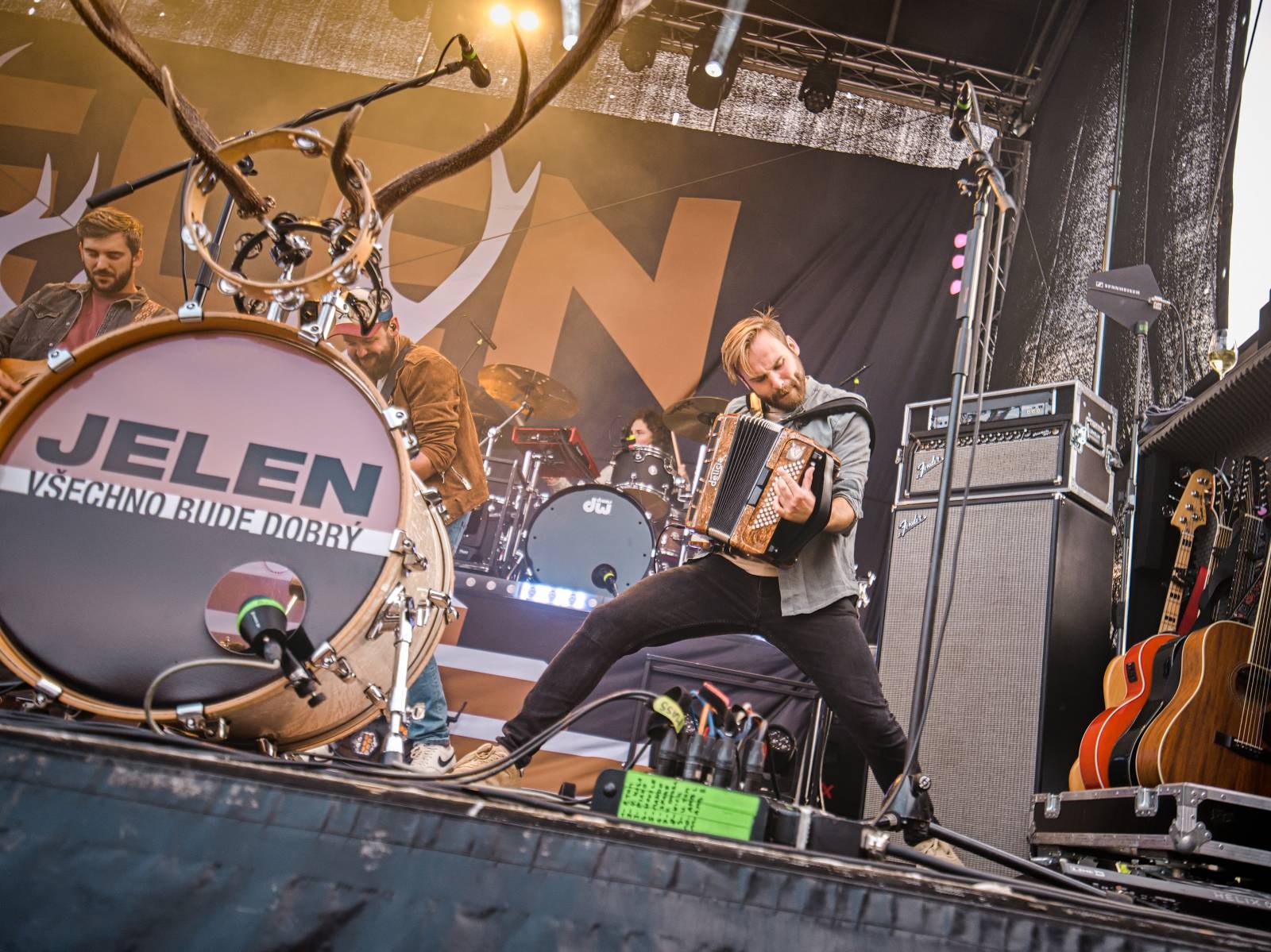 Hudba na vinicích přivezla do Znojma kapelu Jelen a zpěvačku Adélu Orlovou