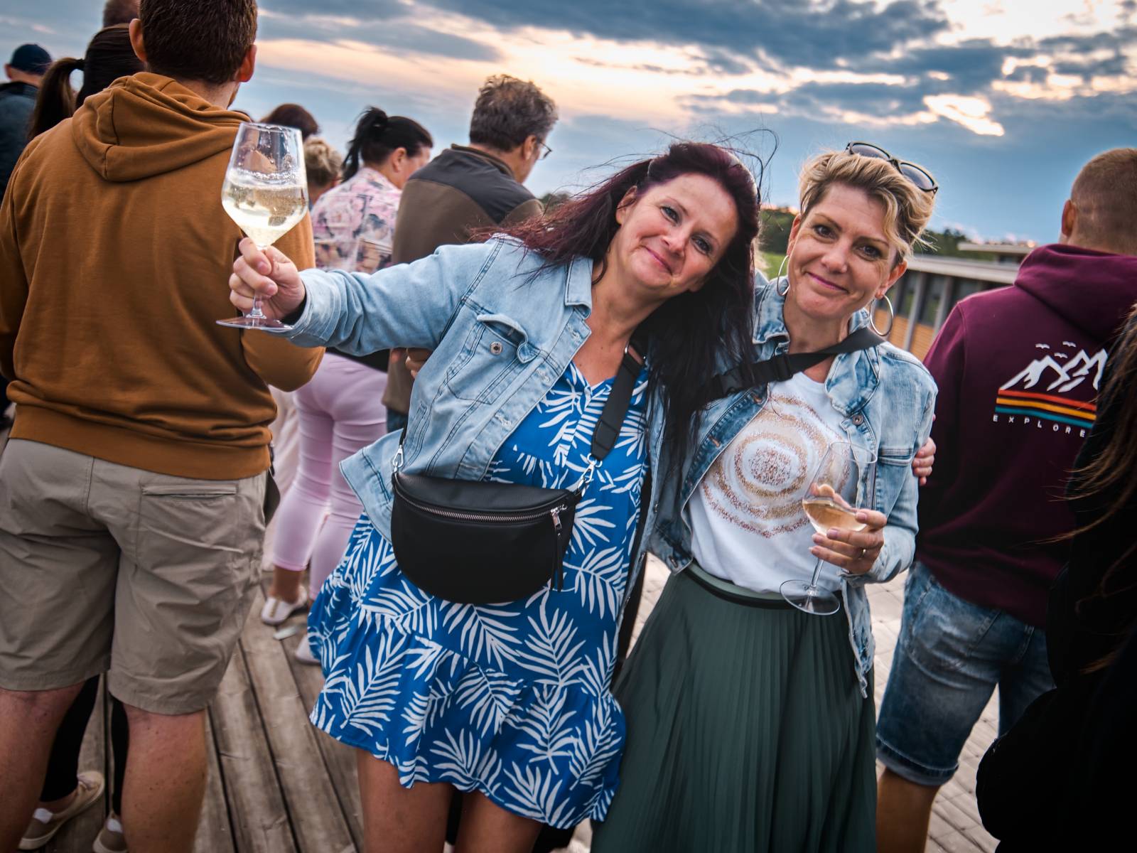 Hudba na vinicích přivezla do Znojma kapelu Jelen a zpěvačku Adélu Orlovou