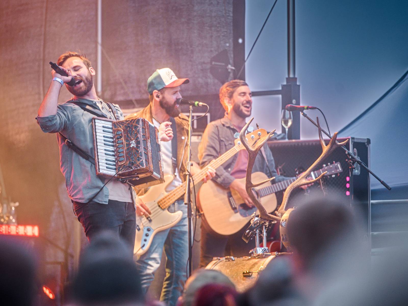 Hudba na vinicích přivezla do Znojma kapelu Jelen a zpěvačku Adélu Orlovou