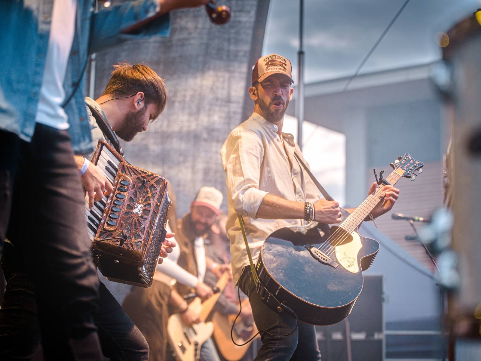 Hudba na vinicích přivezla do Znojma kapelu Jelen a zpěvačku Adélu Orlovou