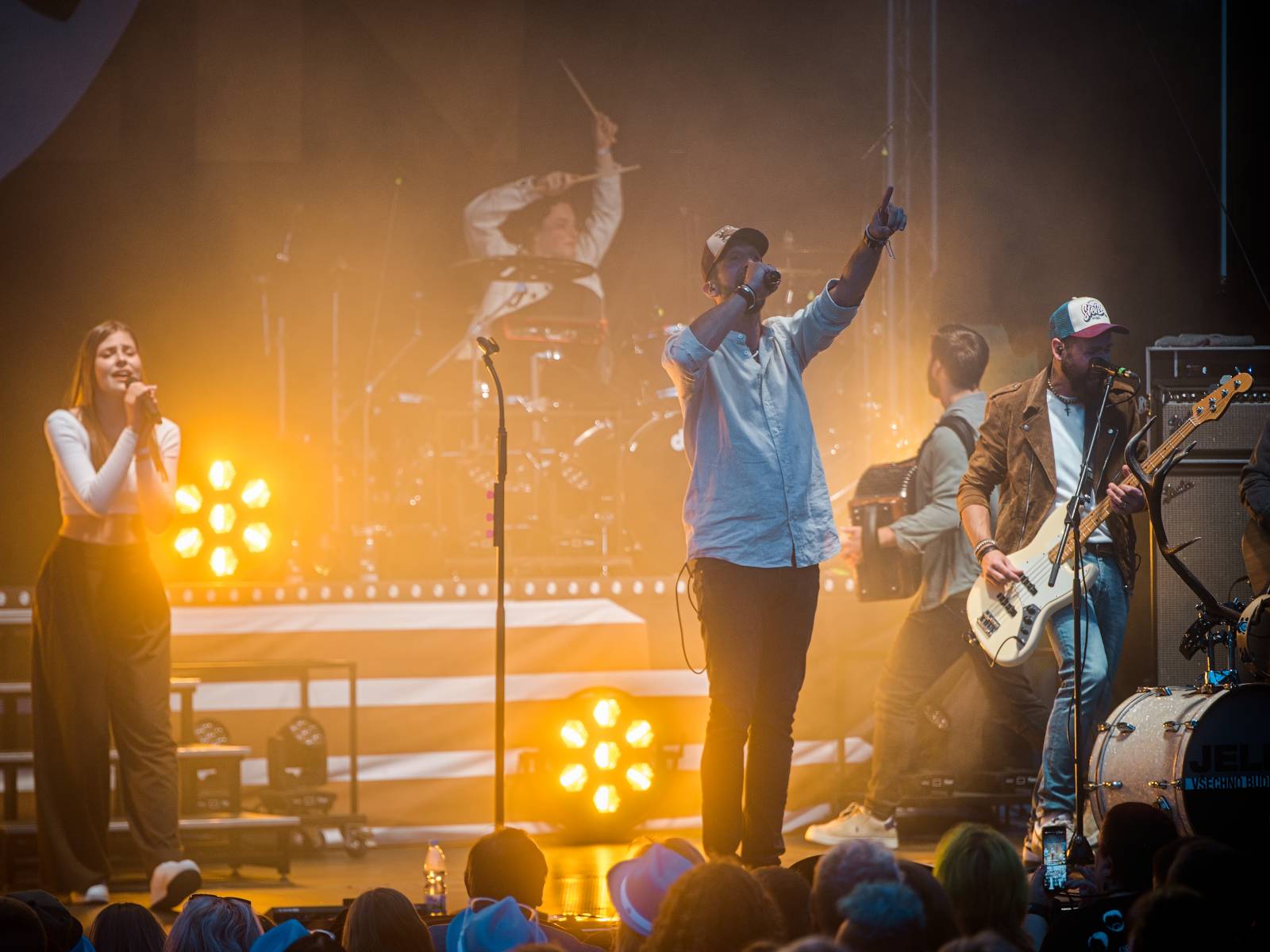 Hudba na vinicích přivezla do Znojma kapelu Jelen a zpěvačku Adélu Orlovou