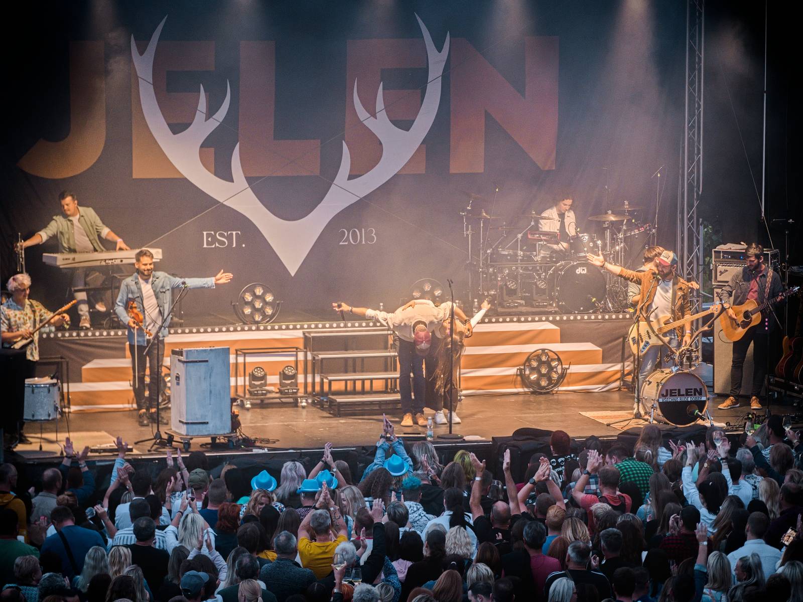 Hudba na vinicích přivezla do Znojma kapelu Jelen a zpěvačku Adélu Orlovou