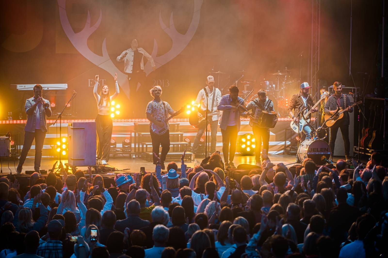 Hudba na vinicích přivezla do Znojma kapelu Jelen a zpěvačku Adélu Orlovou