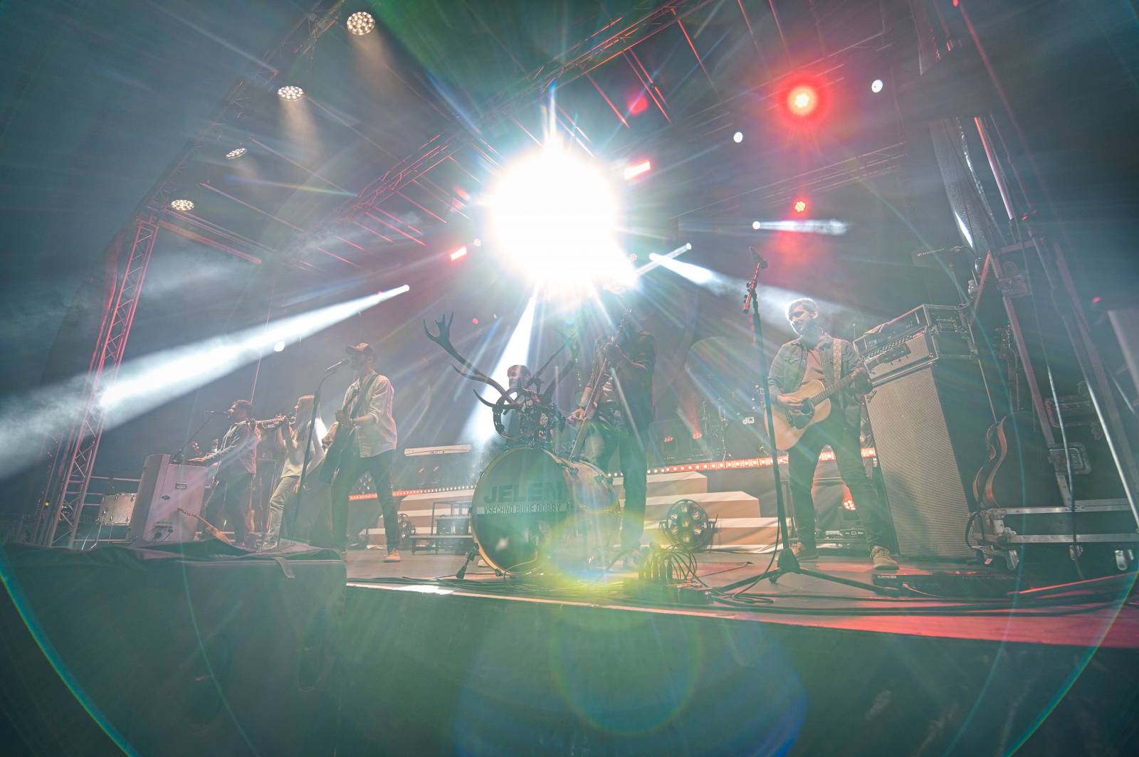 Hudba na vinicích přivezla do Znojma kapelu Jelen a zpěvačku Adélu Orlovou