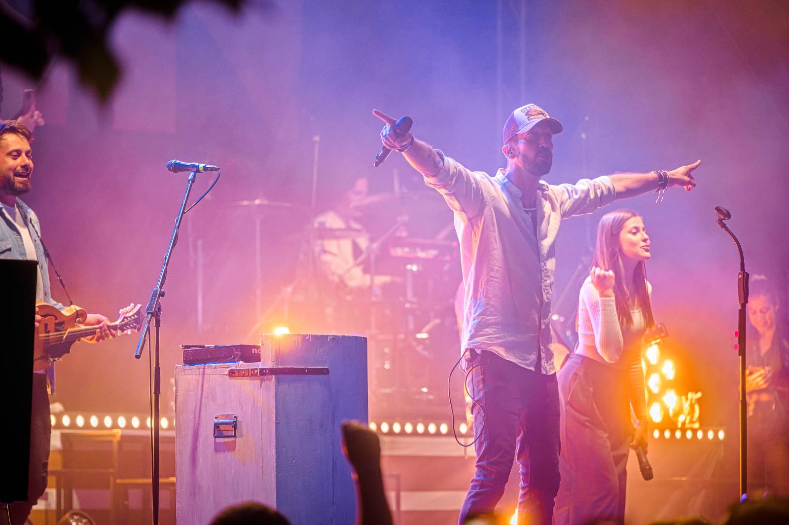 Hudba na vinicích přivezla do Znojma kapelu Jelen a zpěvačku Adélu Orlovou