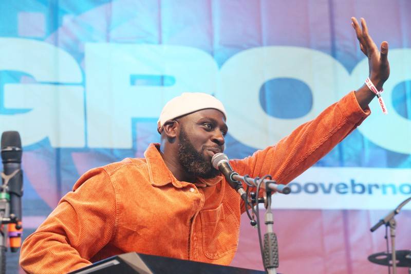 Groove Brno slaví dospělost. Gratulovali mu hvězdný kytarista Cory Wong, The Stylists či klavírista NIJI