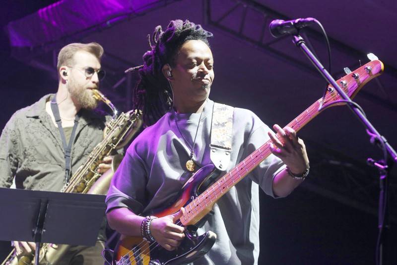 Groove Brno slaví dospělost. Gratulovali mu hvězdný kytarista Cory Wong, The Stylists či klavírista NIJI