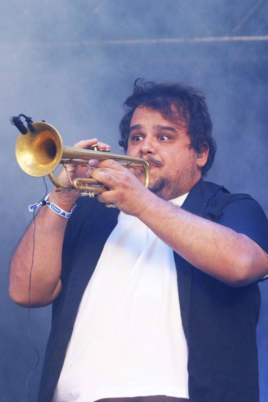 Groove Brno slaví dospělost. Gratulovali mu hvězdný kytarista Cory Wong, The Stylists či klavírista NIJI