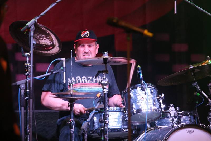 Groove Brno slaví dospělost. Gratulovali mu hvězdný kytarista Cory Wong, The Stylists či klavírista NIJI