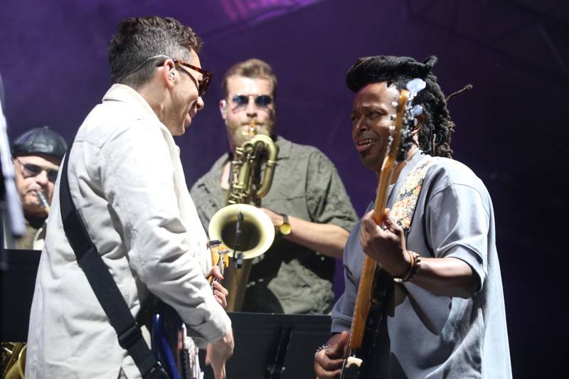 Groove Brno slaví dospělost. Gratulovali mu hvězdný kytarista Cory Wong, The Stylists či klavírista NIJI