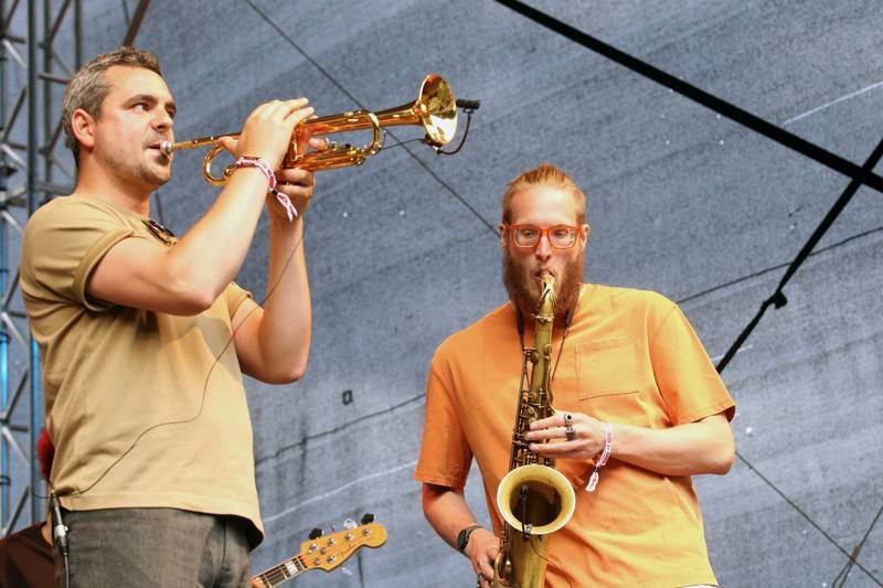 Groove Brno slaví dospělost. Gratulovali mu hvězdný kytarista Cory Wong, The Stylists či klavírista NIJI