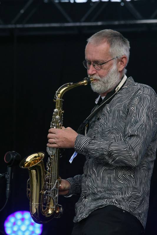 Groove Brno slaví dospělost. Gratulovali mu hvězdný kytarista Cory Wong, The Stylists či klavírista NIJI