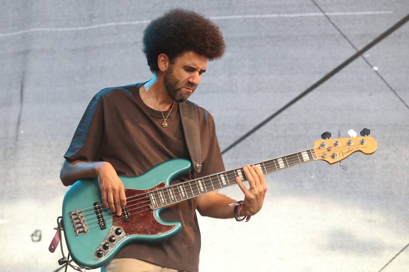 Groove Brno slaví dospělost. Gratulovali mu hvězdný kytarista Cory Wong, The Stylists či klavírista NIJI