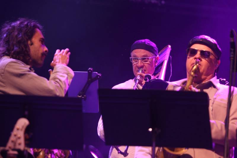 Groove Brno slaví dospělost. Gratulovali mu hvězdný kytarista Cory Wong, The Stylists či klavírista NIJI