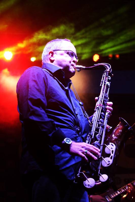 Groove Brno slaví dospělost. Gratulovali mu hvězdný kytarista Cory Wong, The Stylists či klavírista NIJI