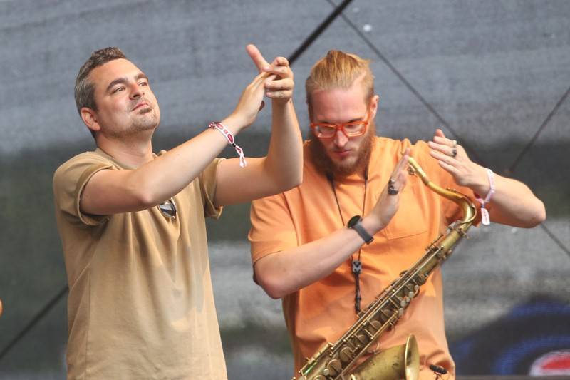 Groove Brno slaví dospělost. Gratulovali mu hvězdný kytarista Cory Wong, The Stylists či klavírista NIJI