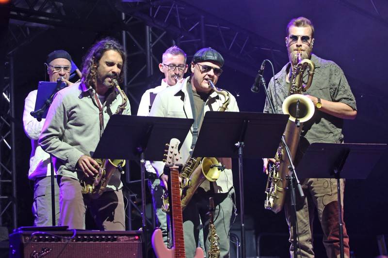 Groove Brno slaví dospělost. Gratulovali mu hvězdný kytarista Cory Wong, The Stylists či klavírista NIJI