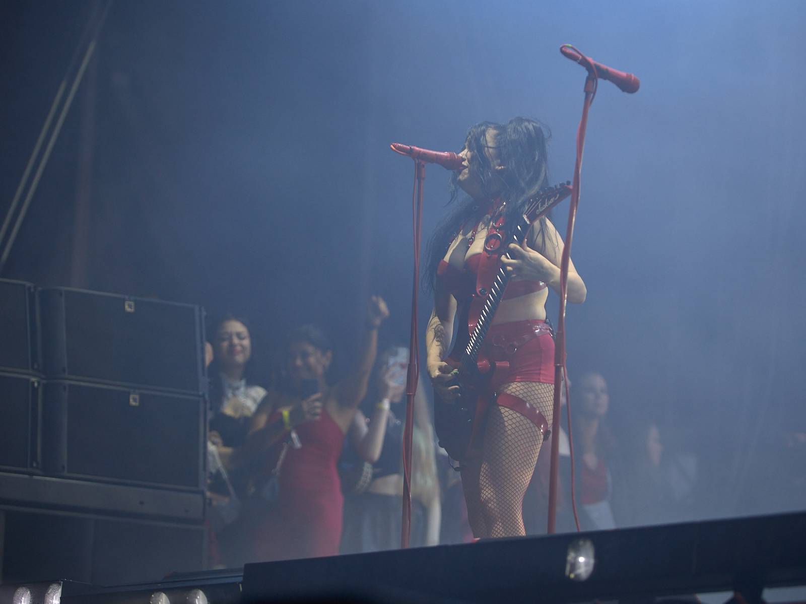 Masters of Rock, den druhý: Extravagantní show Tilla Lindemanna, řízný set Kanonenfieber a powermetalová smršť Illumishade