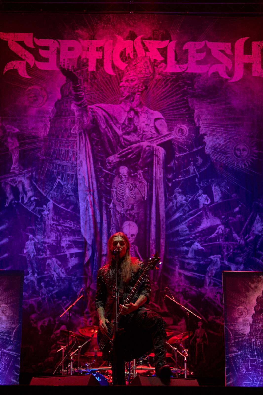 Masters of Rock, den druhý: Extravagantní show Tilla Lindemanna, řízný set Kanonenfieber a powermetalová smršť Illumishade