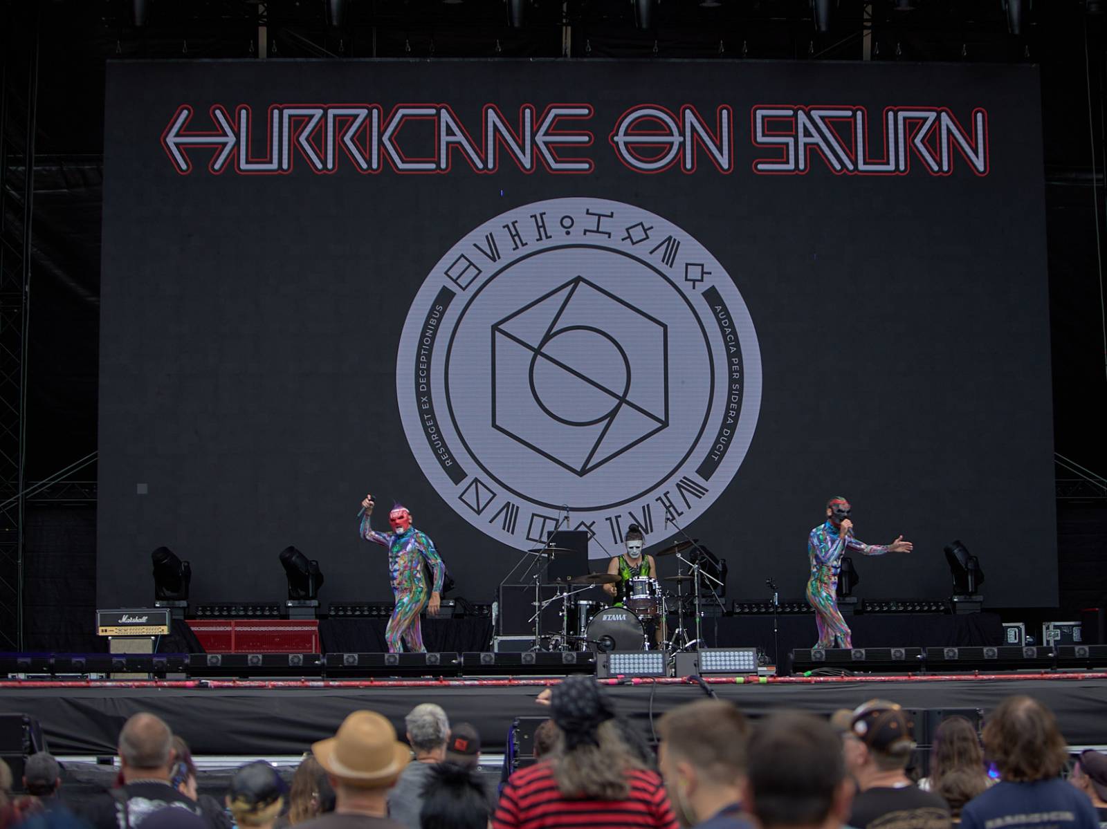 Masters of Rock, den druhý: Extravagantní show Tilla Lindemanna, řízný set Kanonenfieber a powermetalová smršť Illumishade