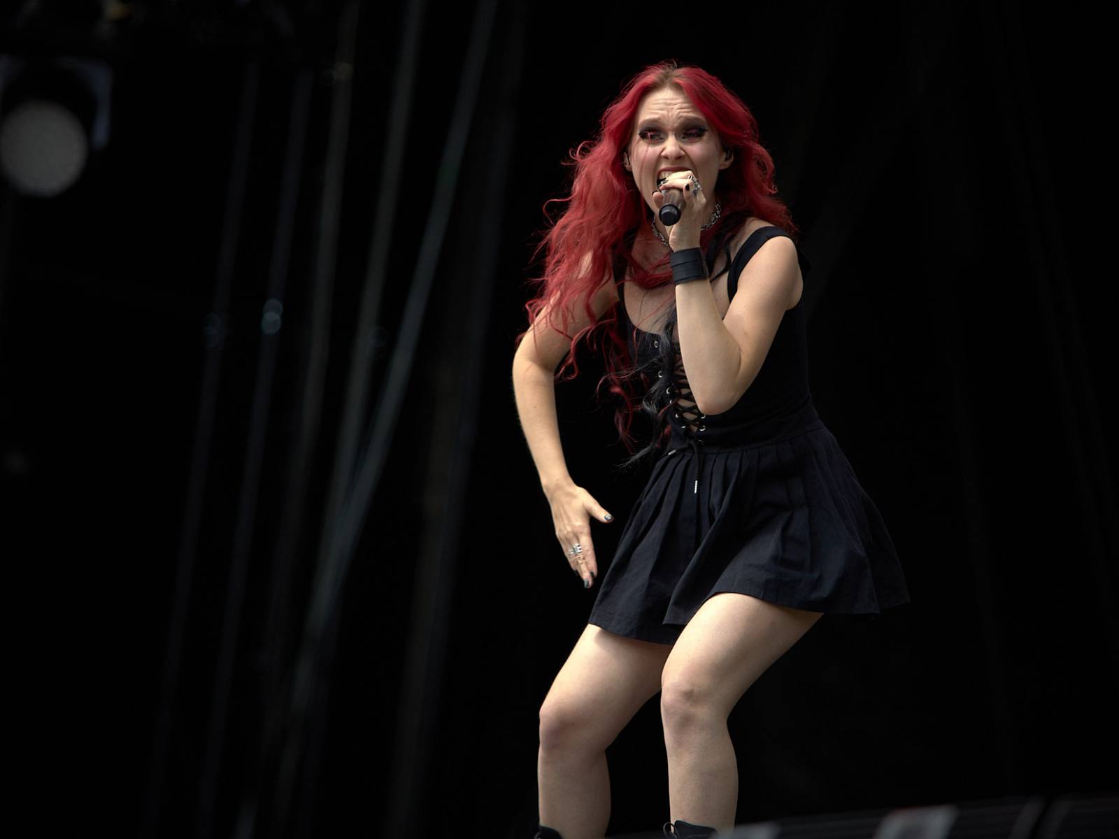 Masters of Rock, den druhý: Extravagantní show Tilla Lindemanna, řízný set Kanonenfieber a powermetalová smršť Illumishade