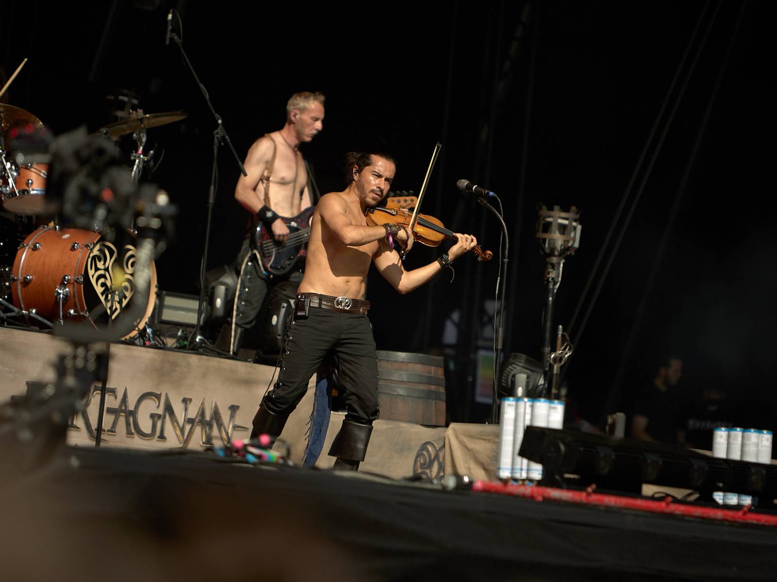 Masters of Rock, den druhý: Extravagantní show Tilla Lindemanna, řízný set Kanonenfieber a powermetalová smršť Illumishade