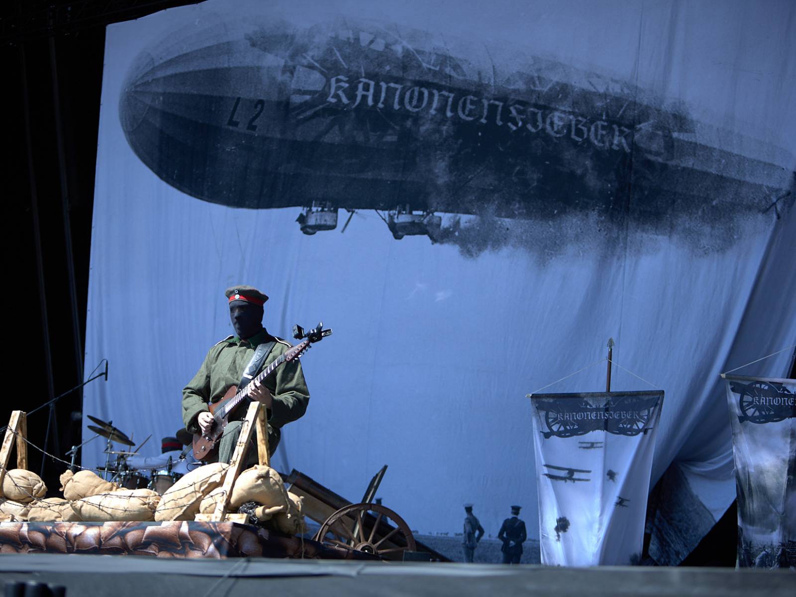 Masters of Rock, den druhý: Extravagantní show Tilla Lindemanna, řízný set Kanonenfieber a powermetalová smršť Illumishade