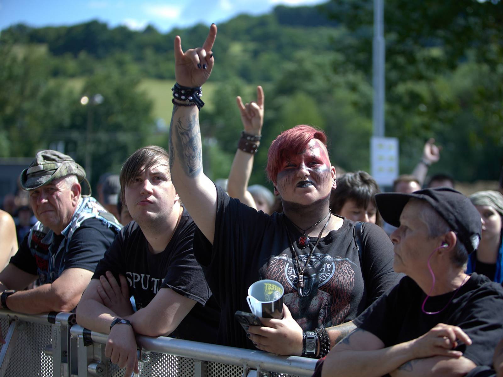 Masters of Rock, den druhý: Extravagantní show Tilla Lindemanna, řízný set Kanonenfieber a powermetalová smršť Illumishade