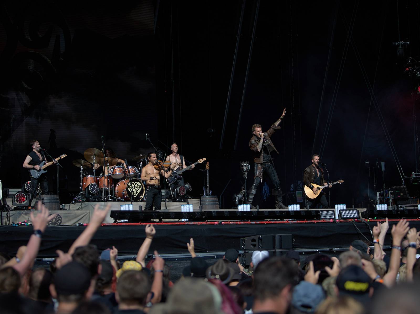 Masters of Rock, den druhý: Extravagantní show Tilla Lindemanna, řízný set Kanonenfieber a powermetalová smršť Illumishade