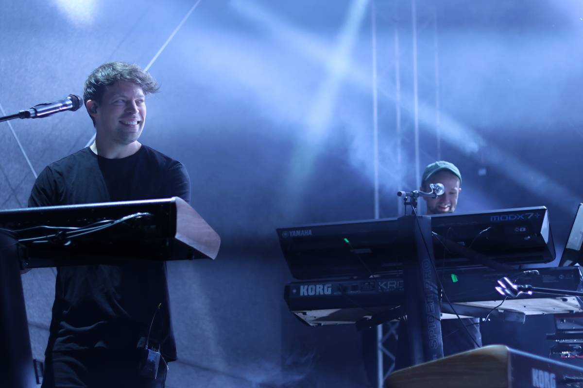 Festival Groove Brno pokračoval v rytmu skladeb Dirty Loops, Candy Dulfer a B-Side Bandu