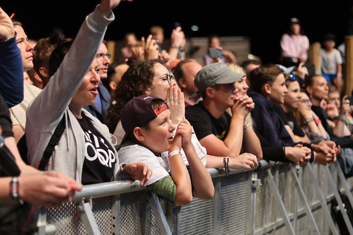 Festival Groove Brno pokračoval v rytmu skladeb Dirty Loops, Candy Dulfer a B-Side Bandu