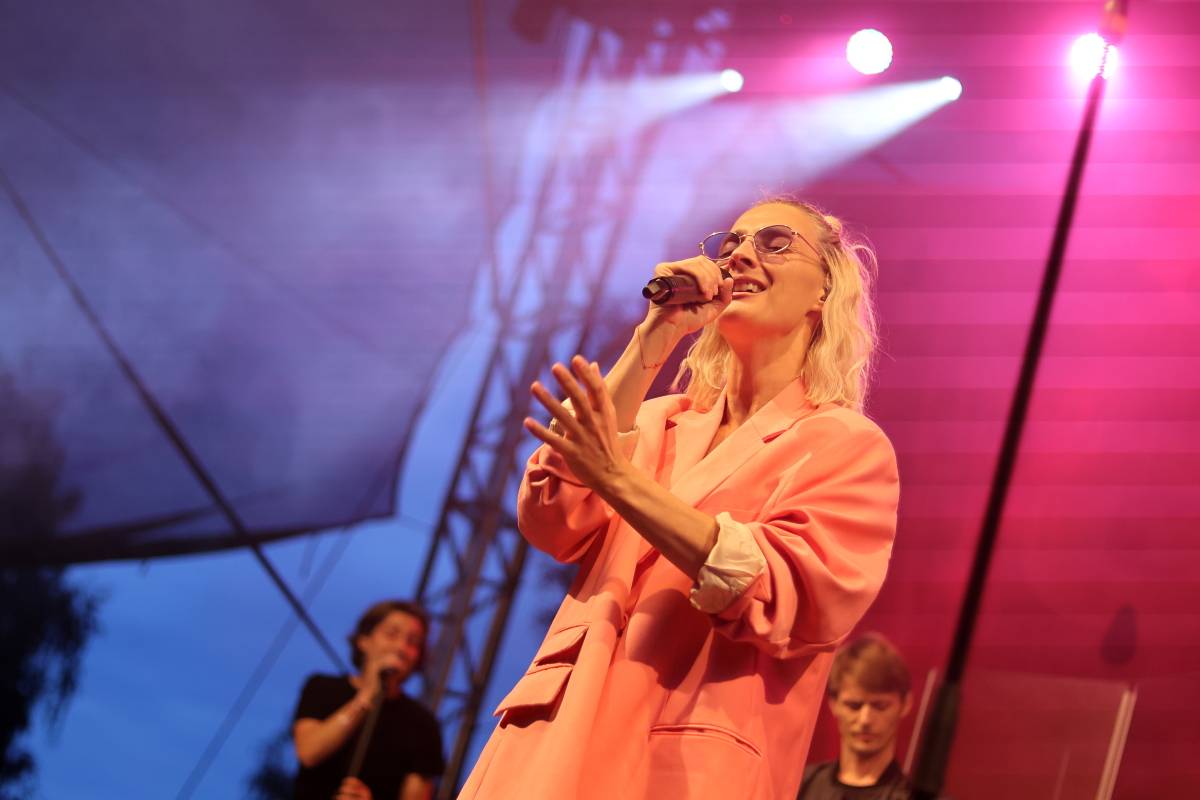 Festival Groove Brno pokračoval v rytmu skladeb Dirty Loops, Candy Dulfer a B-Side Bandu