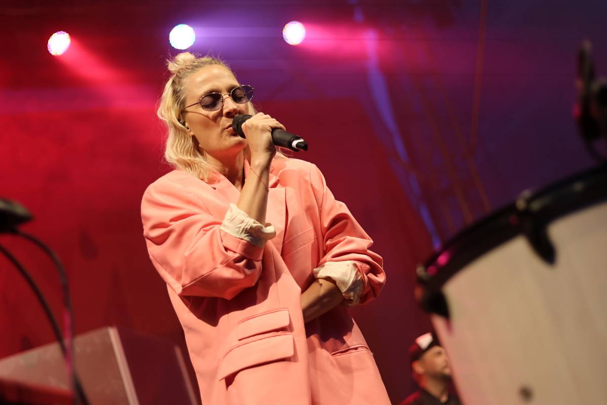 Festival Groove Brno pokračoval v rytmu skladeb Dirty Loops, Candy Dulfer a B-Side Bandu