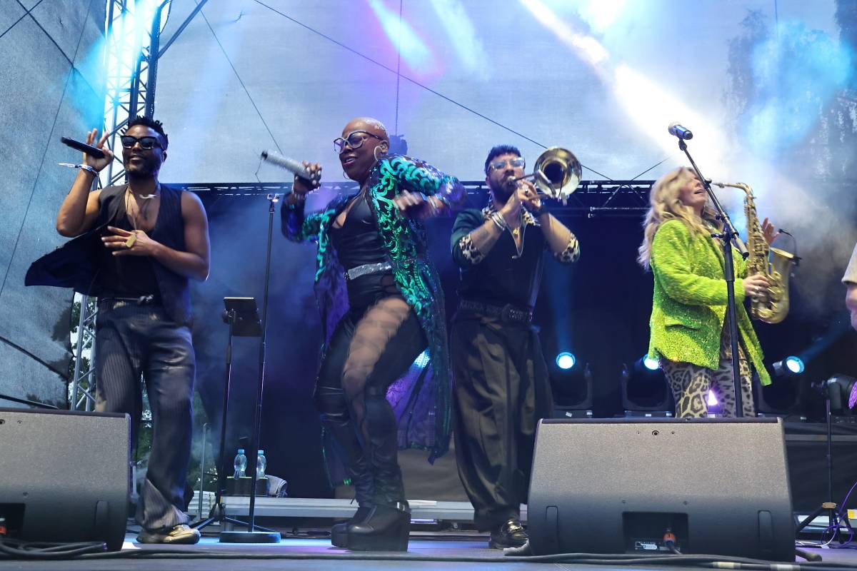 Festival Groove Brno pokračoval v rytmu skladeb Dirty Loops, Candy Dulfer a B-Side Bandu