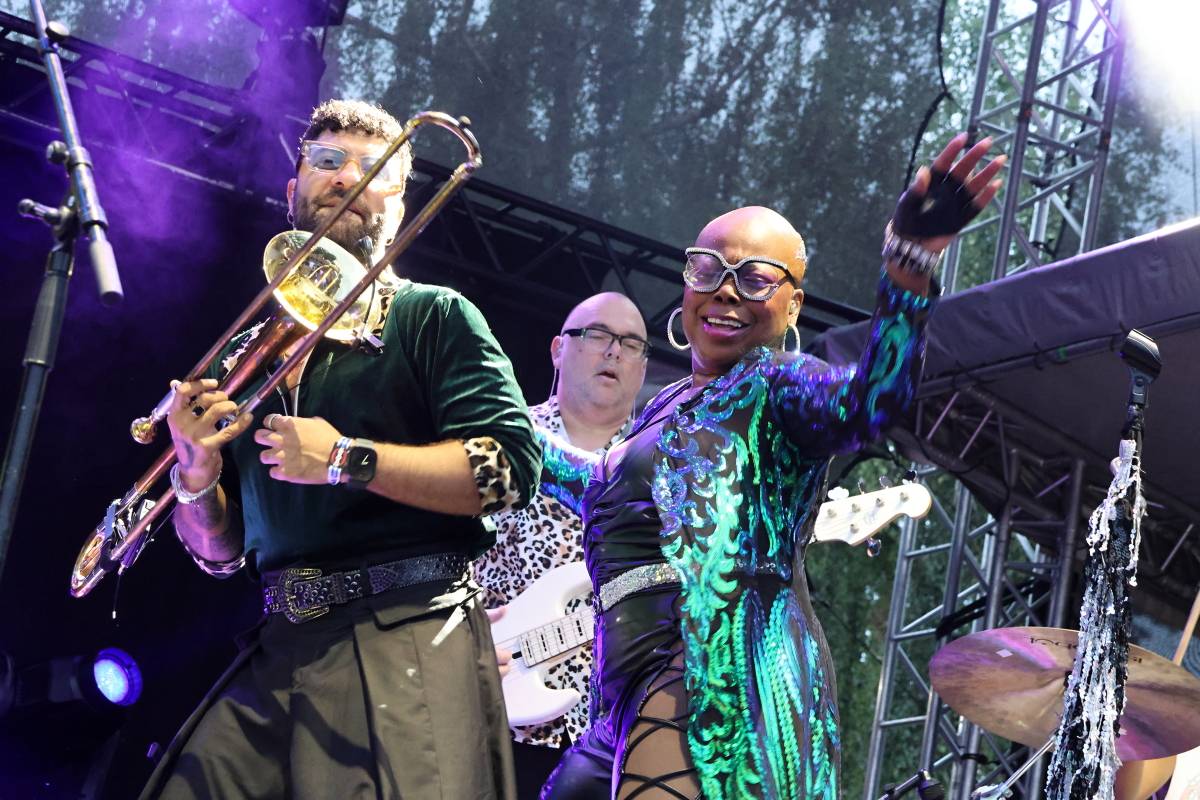 Festival Groove Brno pokračoval v rytmu skladeb Dirty Loops, Candy Dulfer a B-Side Bandu