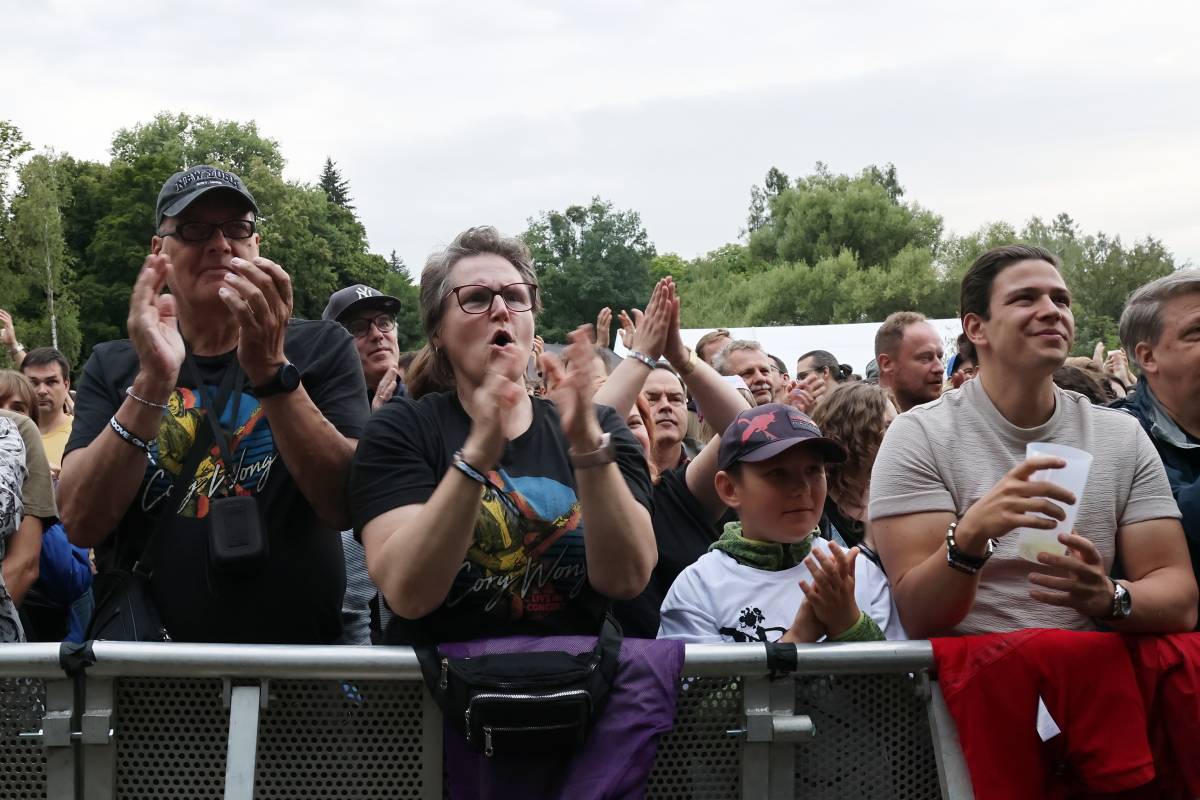 Festival Groove Brno pokračoval v rytmu skladeb Dirty Loops, Candy Dulfer a B-Side Bandu