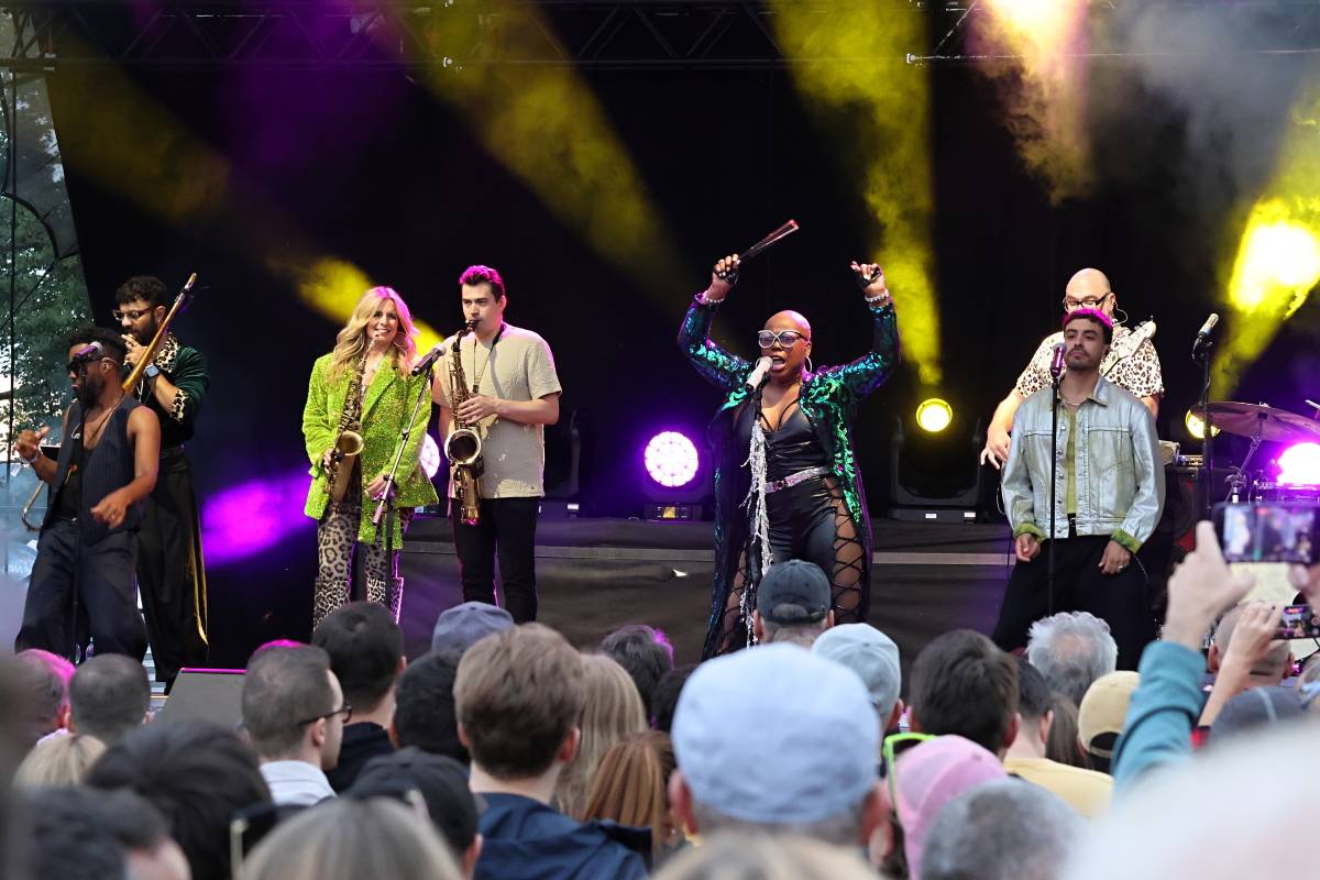 Festival Groove Brno pokračoval v rytmu skladeb Dirty Loops, Candy Dulfer a B-Side Bandu