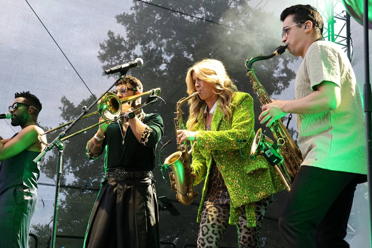 Festival Groove Brno pokračoval v rytmu skladeb Dirty Loops, Candy Dulfer a B-Side Bandu