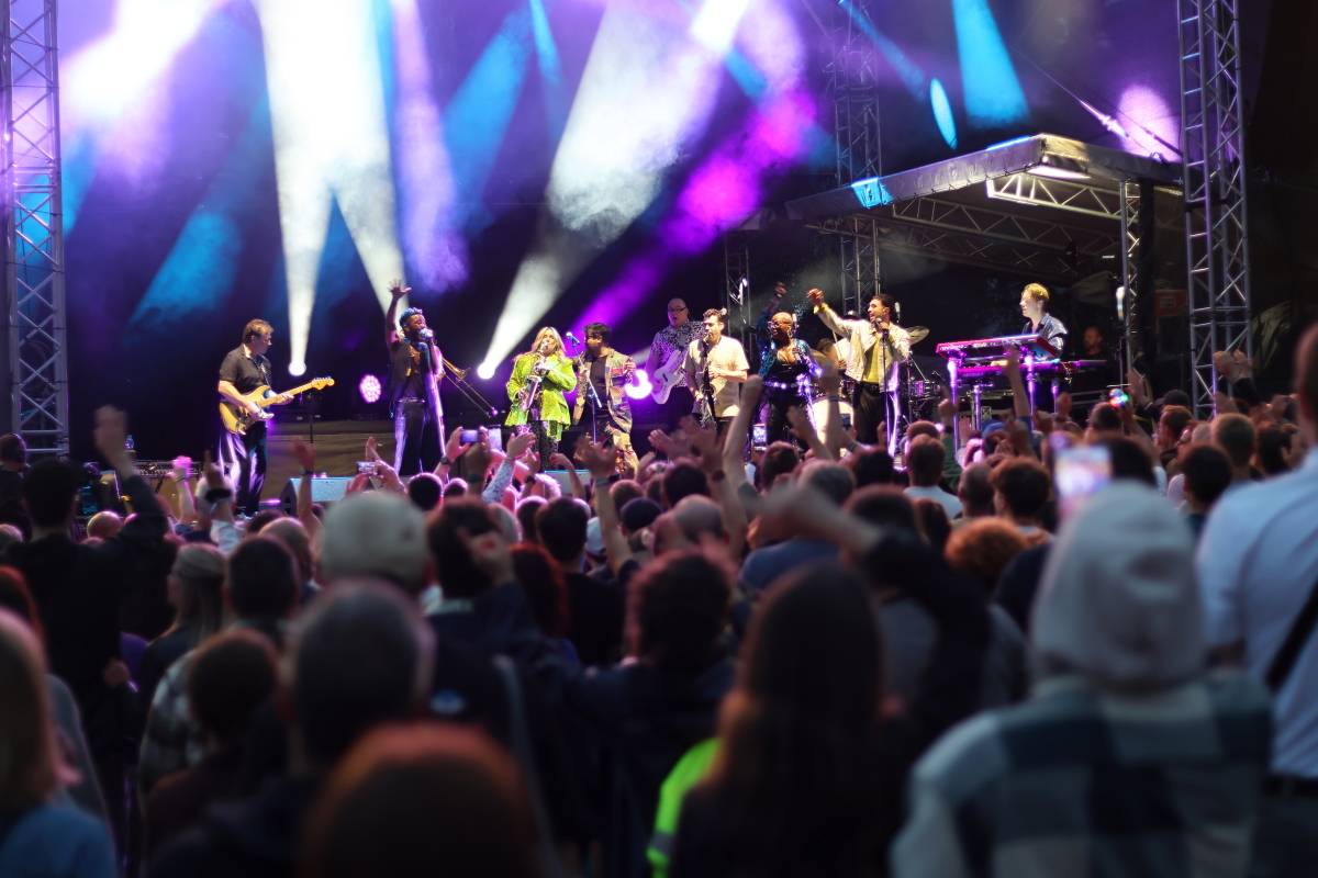 Festival Groove Brno pokračoval v rytmu skladeb Dirty Loops, Candy Dulfer a B-Side Bandu