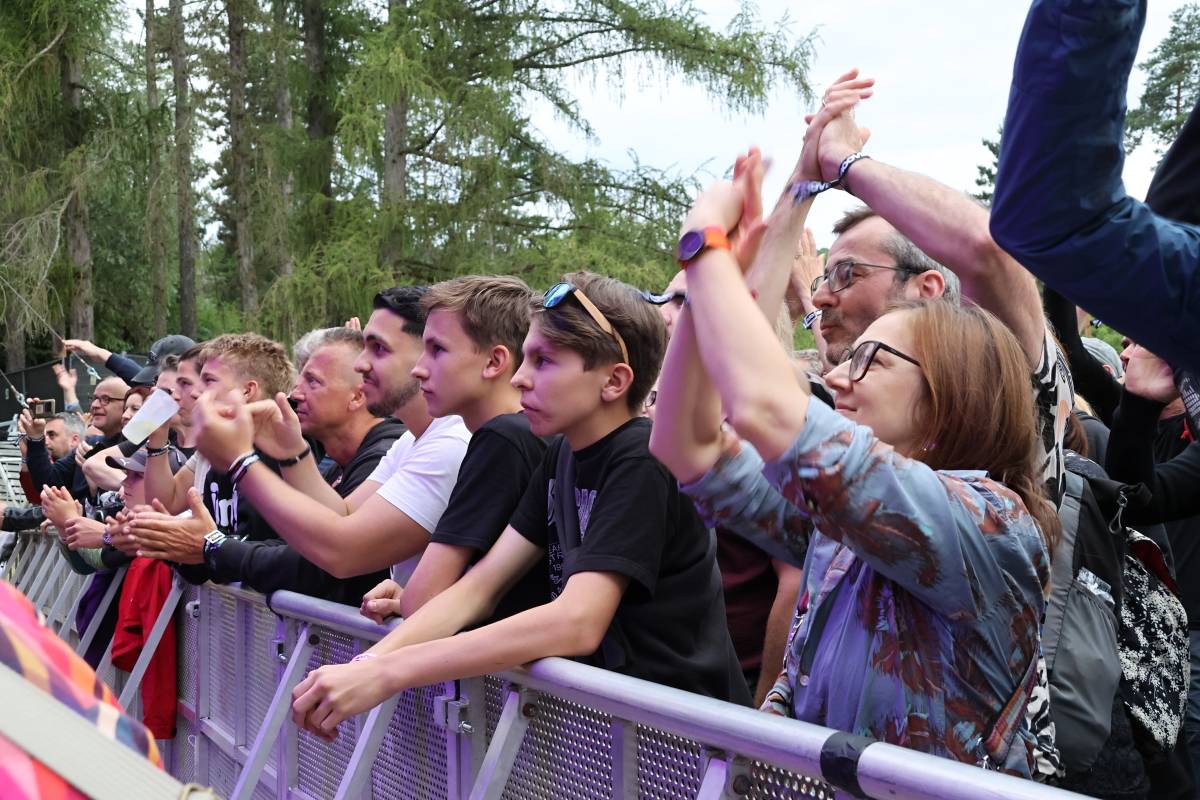 Festival Groove Brno pokračoval v rytmu skladeb Dirty Loops, Candy Dulfer a B-Side Bandu