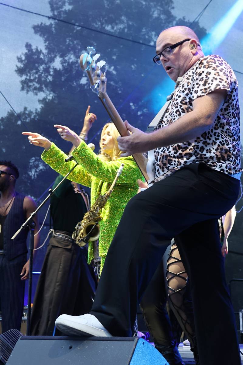 Festival Groove Brno pokračoval v rytmu skladeb Dirty Loops, Candy Dulfer a B-Side Bandu