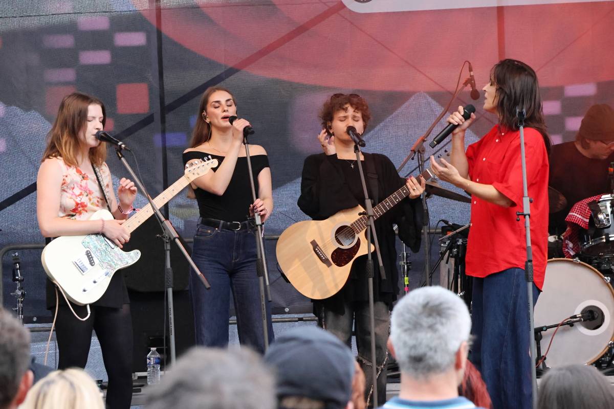 Festival Groove Brno pokračoval v rytmu skladeb Dirty Loops, Candy Dulfer a B-Side Bandu