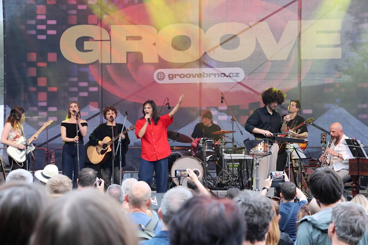 Festival Groove Brno pokračoval v rytmu skladeb Dirty Loops, Candy Dulfer a B-Side Bandu