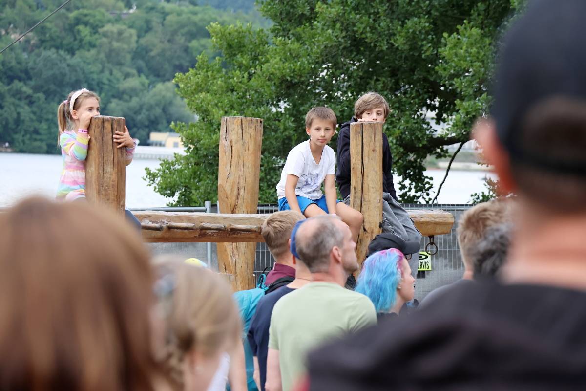 Festival Groove Brno pokračoval v rytmu skladeb Dirty Loops, Candy Dulfer a B-Side Bandu